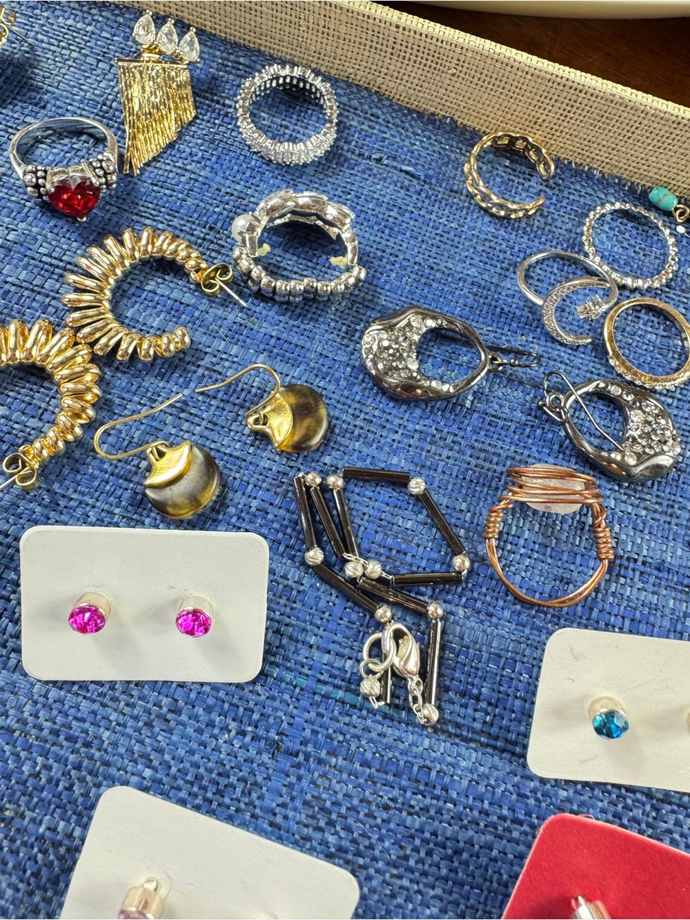 25 Piece LOT All Wearable